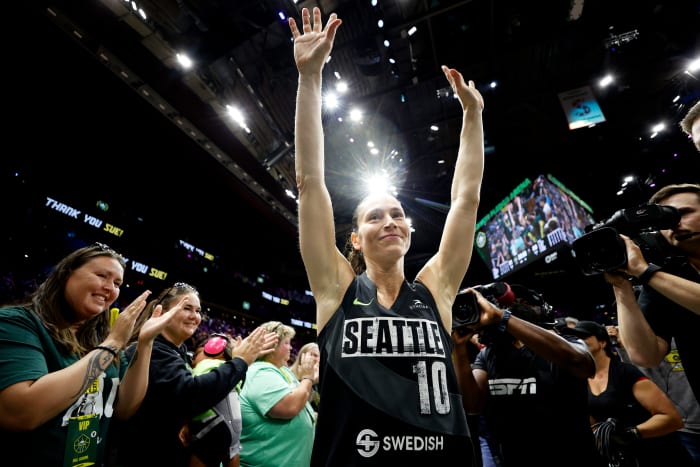 Sue Bird waves to the crowd at her final regular-season home game in Seattle.